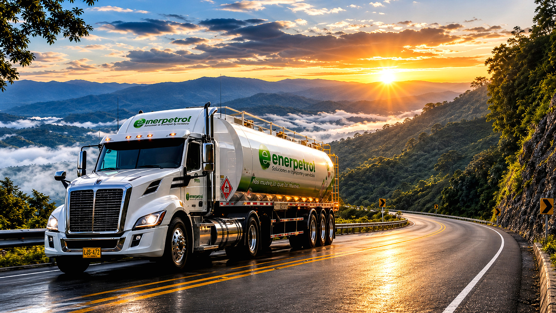 Carrotanque blanco Enerpetrol en carretera de montaña al amanecer